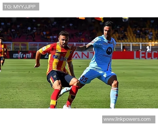 足球明星男女混踢视频展现激情与合作的完美结合引发热议 足球明星男女混踢视频展现激情与合作的完美结合引发热议